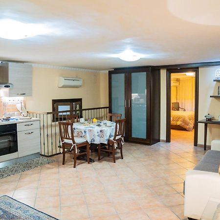 Domus Ugo Apartment Napoli Bagian luar foto