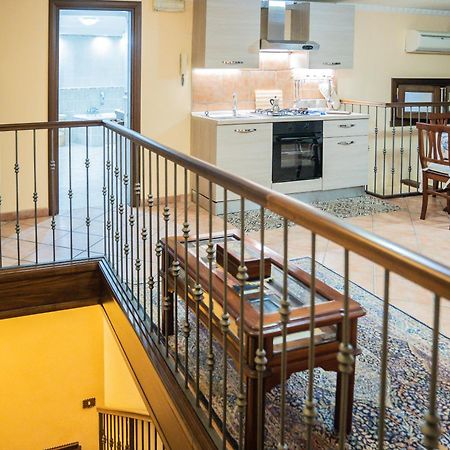 Domus Ugo Apartment Napoli Bagian luar foto