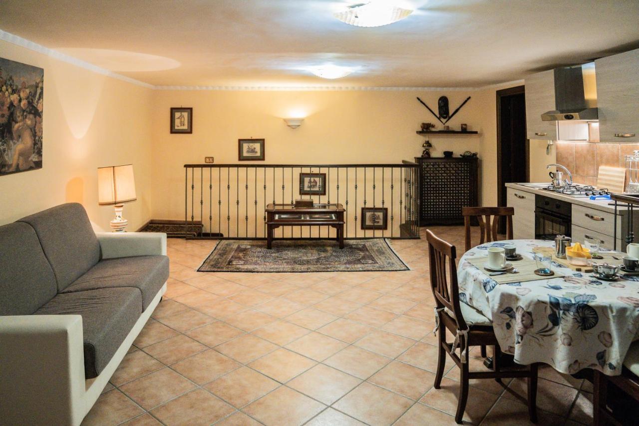 Domus Ugo Apartment Napoli Bagian luar foto