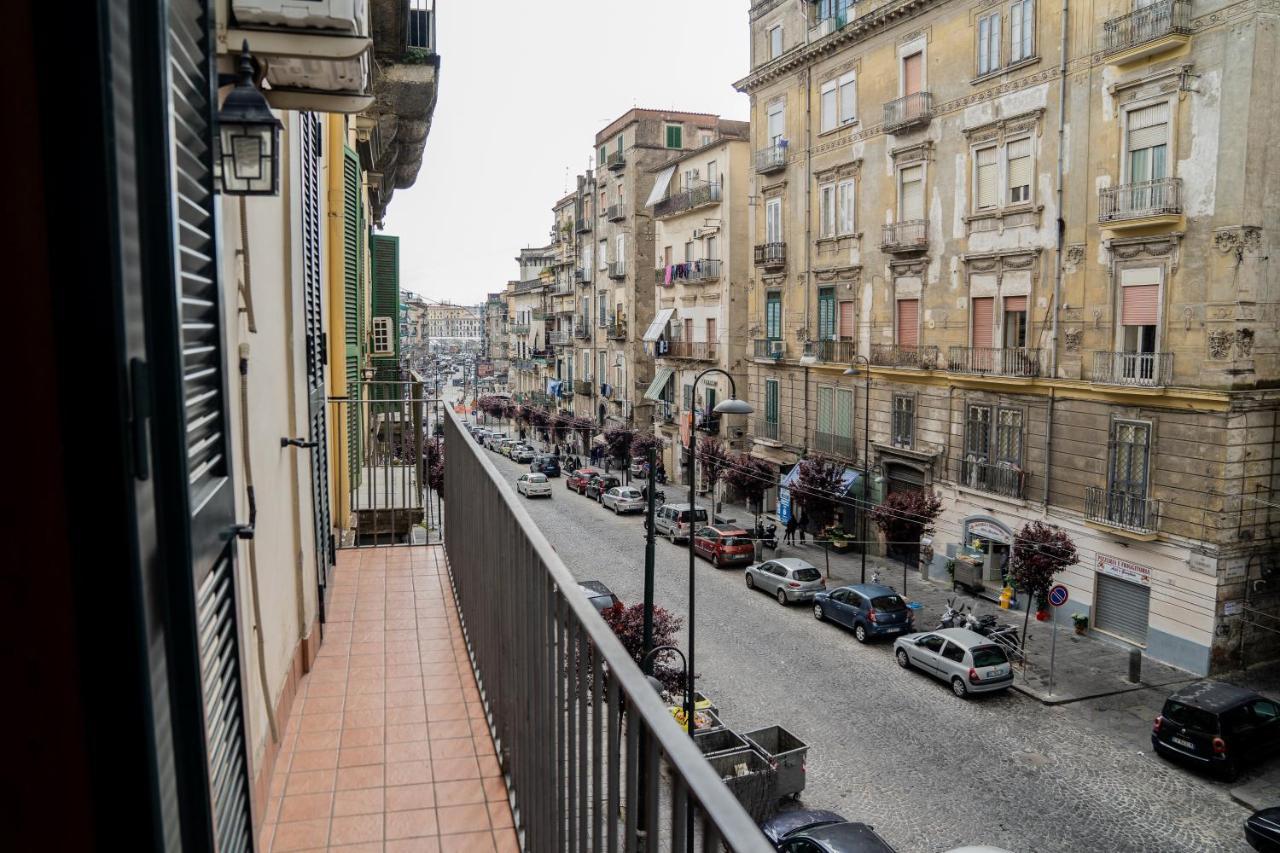 Domus Ugo Apartment Napoli Bagian luar foto