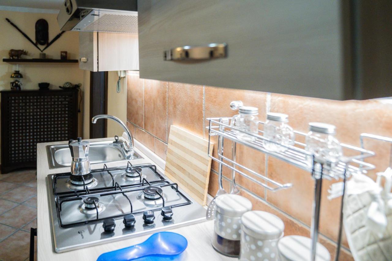 Domus Ugo Apartment Napoli Bagian luar foto