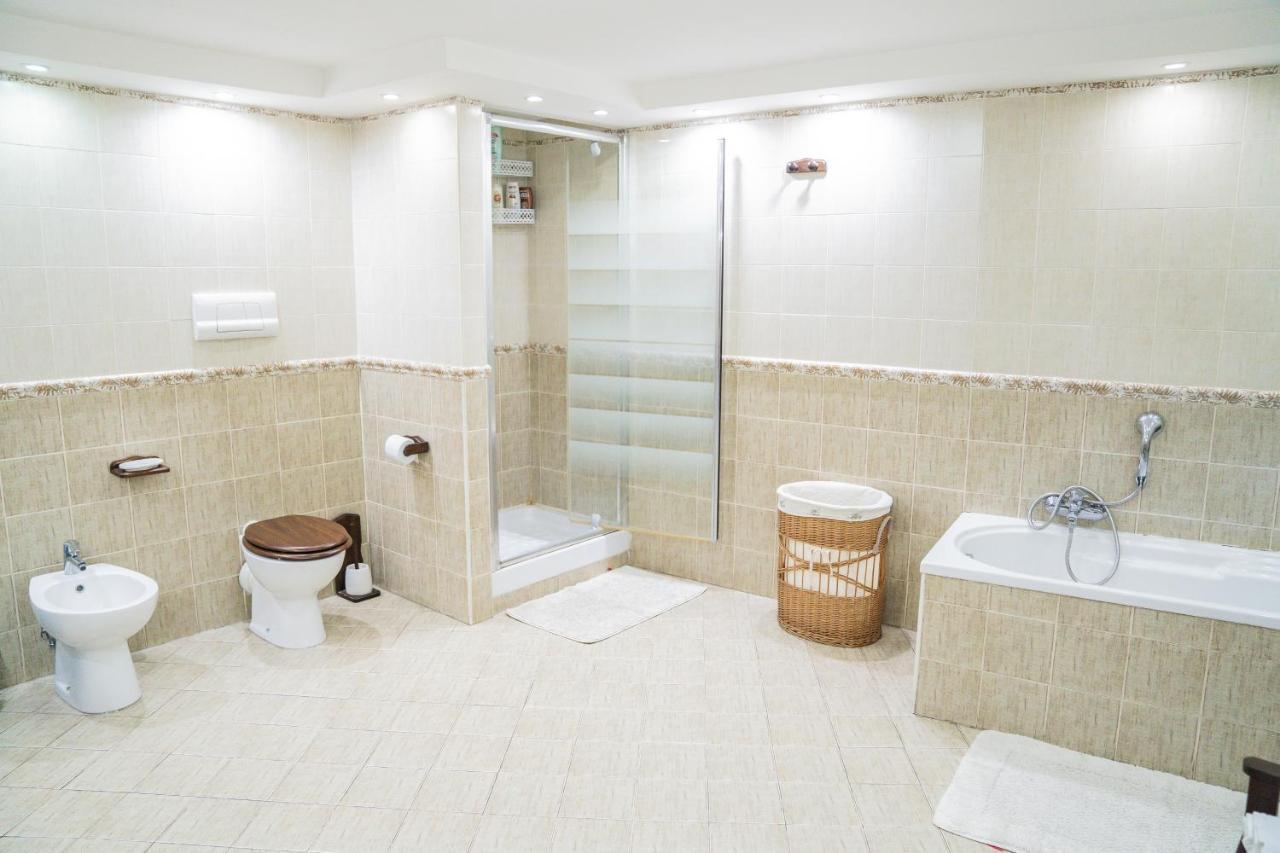 Domus Ugo Apartment Napoli Bagian luar foto