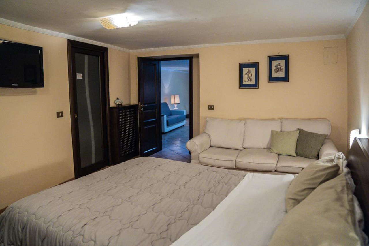 Domus Ugo Apartment Napoli Bagian luar foto