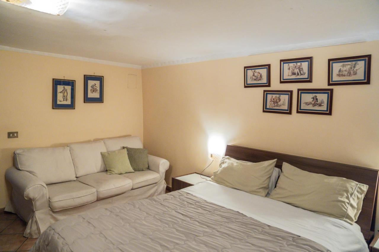 Domus Ugo Apartment Napoli Bagian luar foto