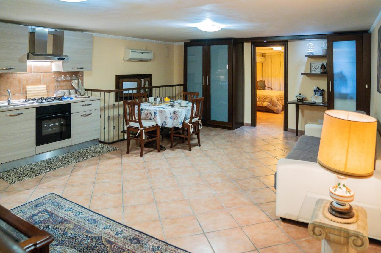 Domus Ugo Apartment Napoli Bagian luar foto