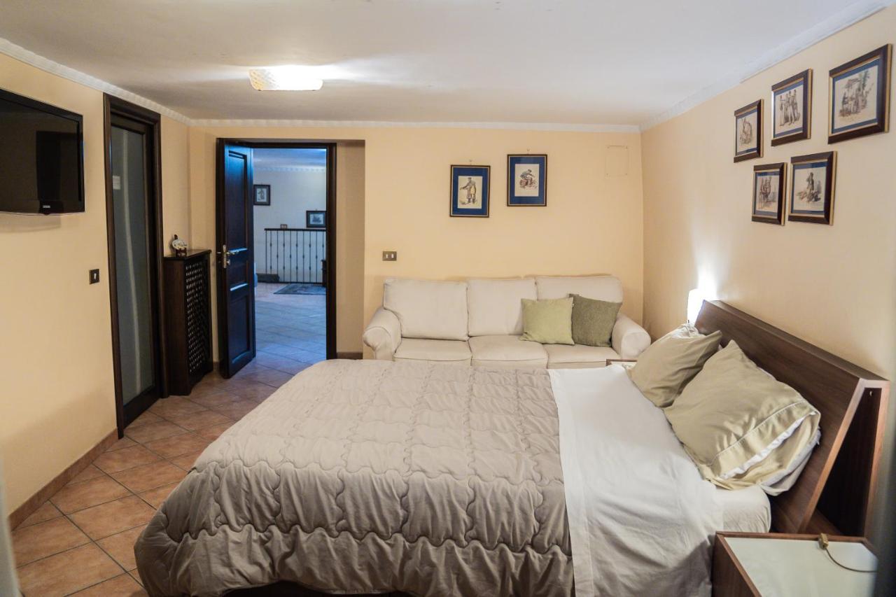 Domus Ugo Apartment Napoli Bagian luar foto