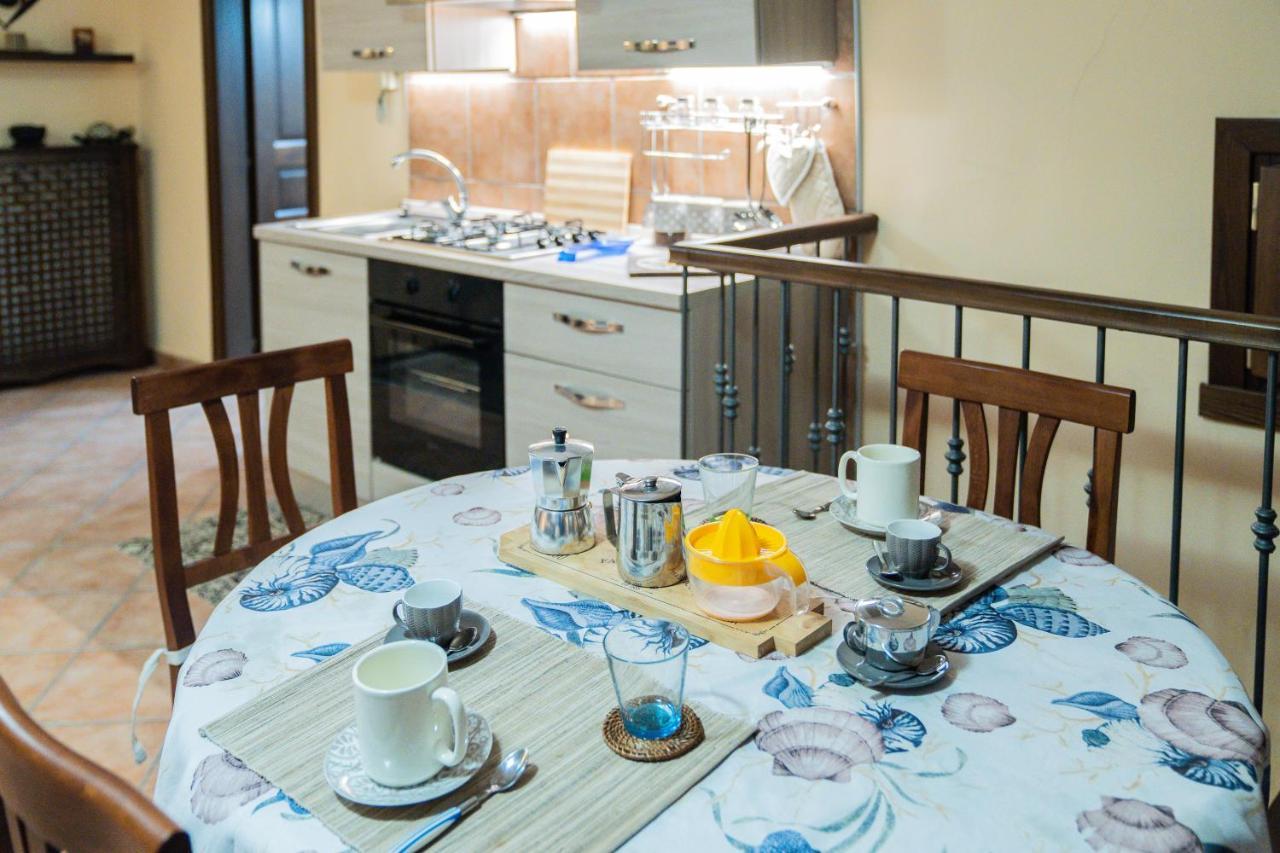 Domus Ugo Apartment Napoli Bagian luar foto