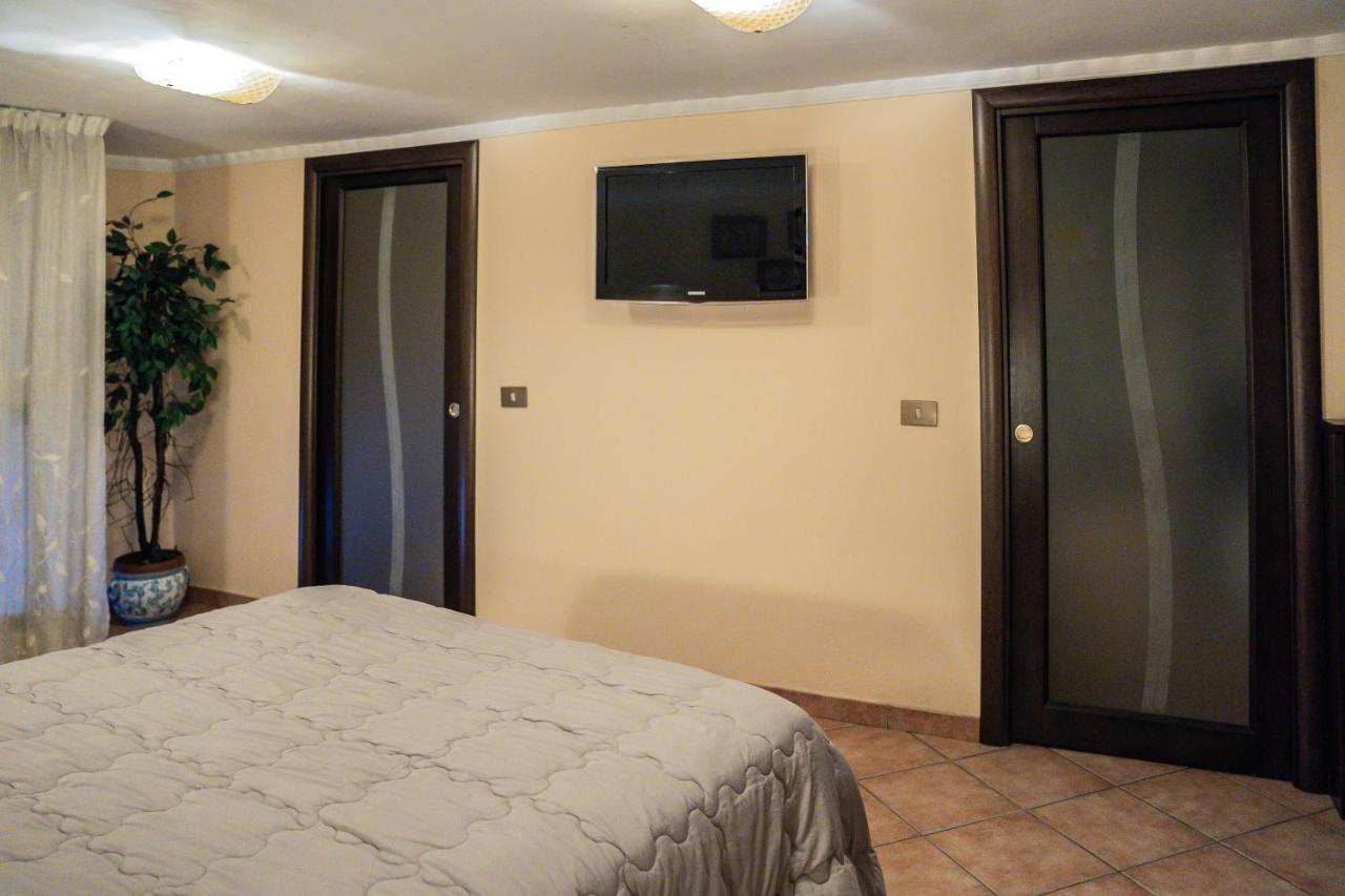 Domus Ugo Apartment Napoli Bagian luar foto