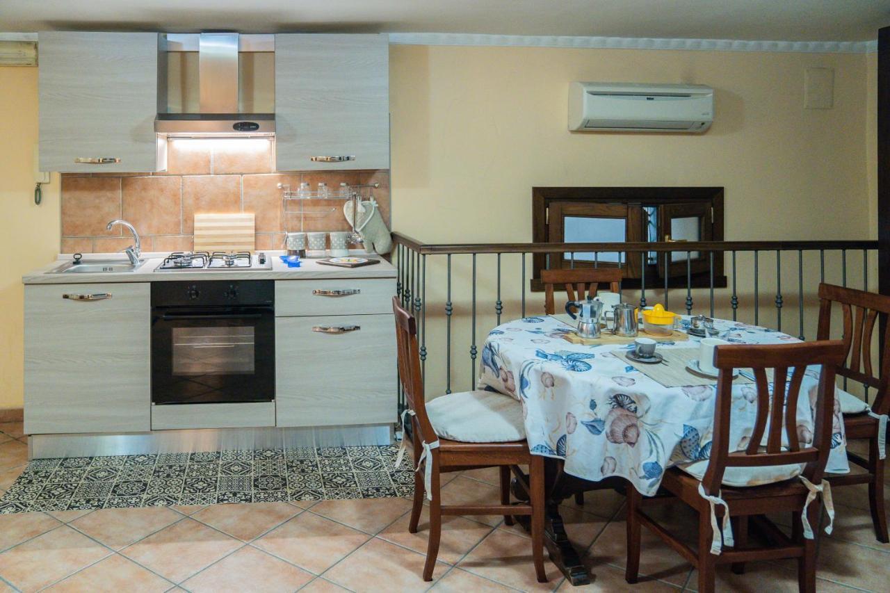 Domus Ugo Apartment Napoli Bagian luar foto