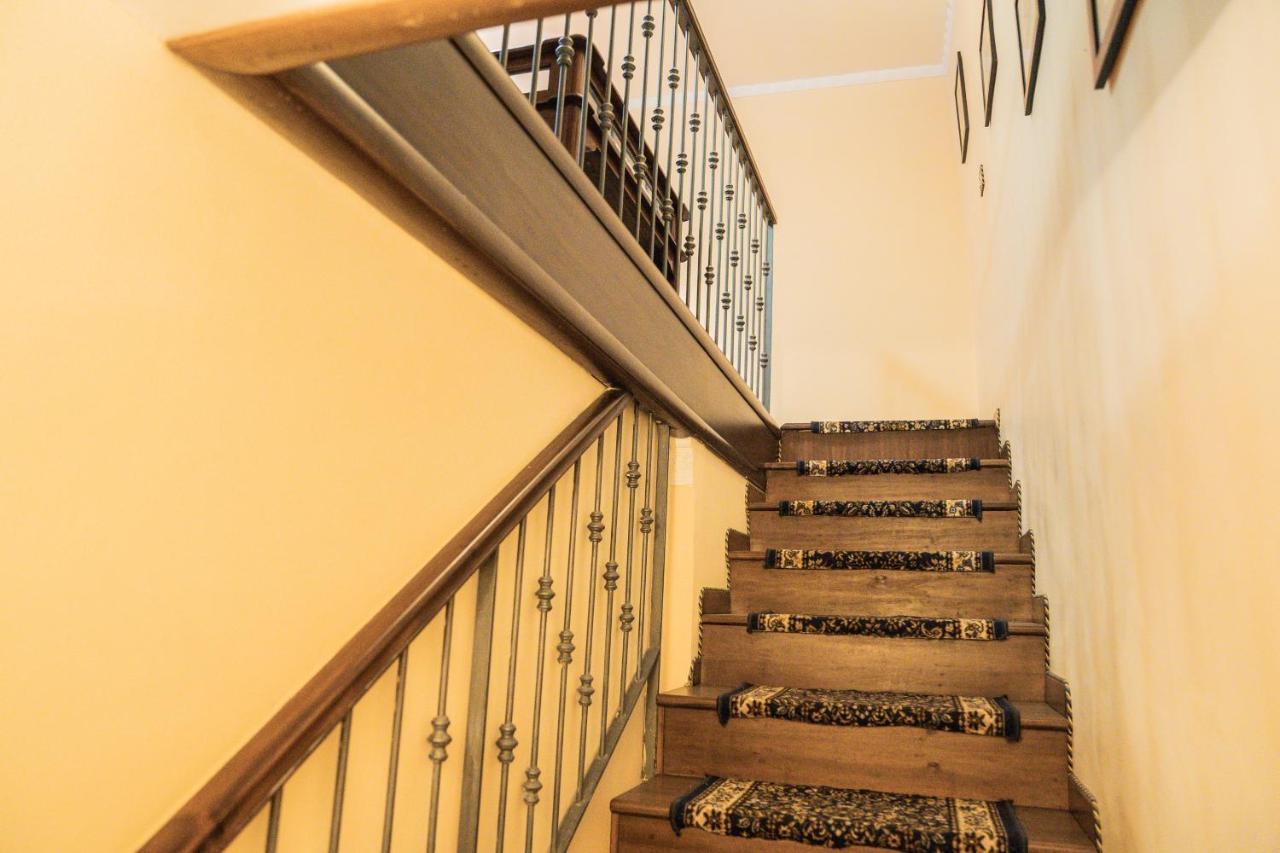 Domus Ugo Apartment Napoli Bagian luar foto