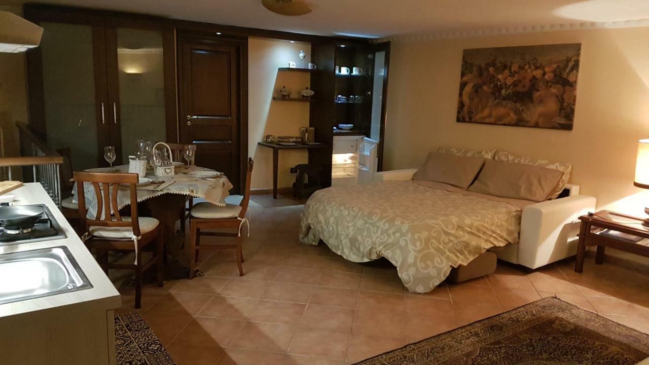 Domus Ugo Apartment Napoli Bagian luar foto