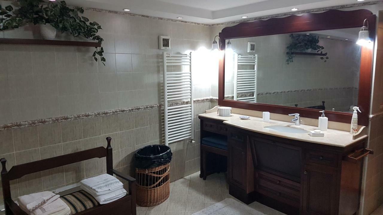Domus Ugo Apartment Napoli Bagian luar foto