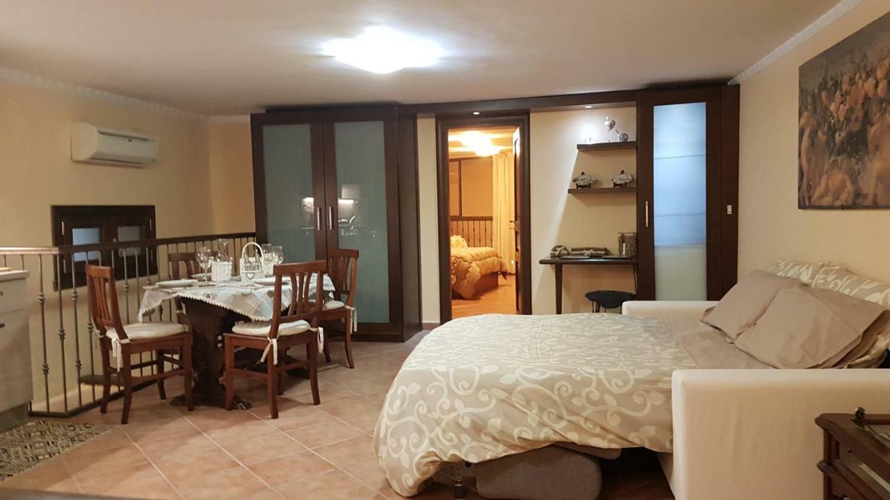 Domus Ugo Apartment Napoli Bagian luar foto