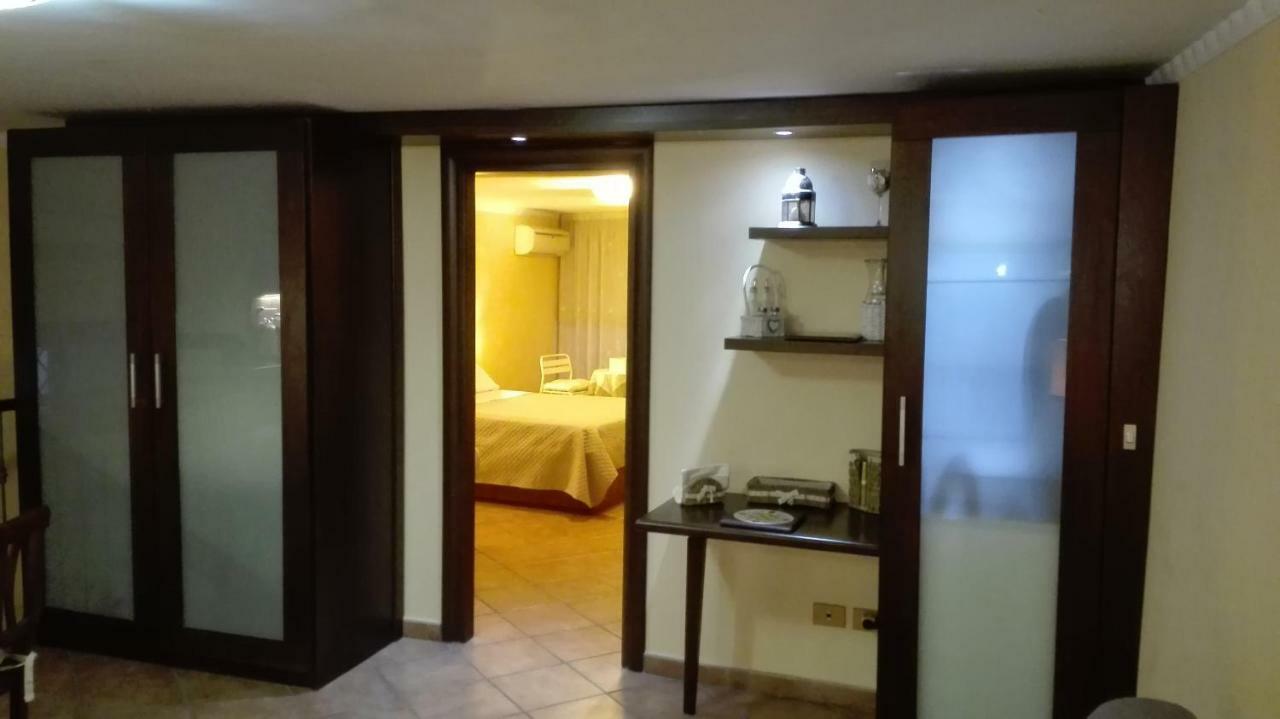 Domus Ugo Apartment Napoli Bagian luar foto